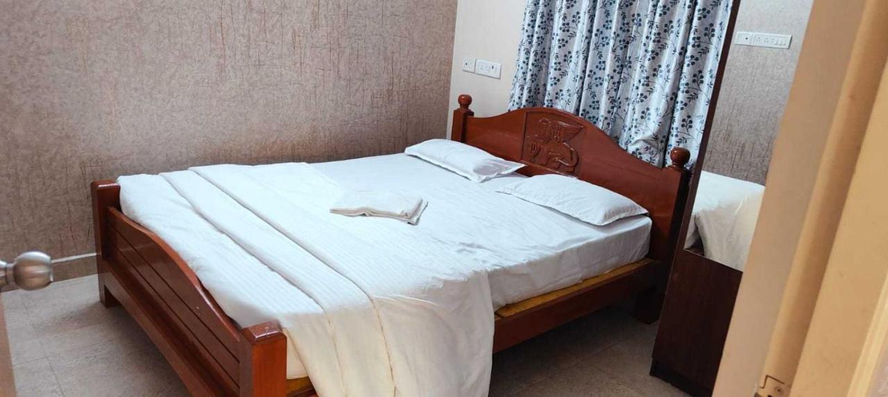 Spot On Sri Krish Hotel Vellore Extérieur photo
